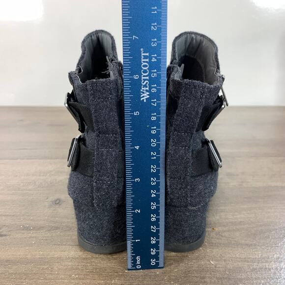 So Womens Ankle Boots Wedge Size 9 M Gray Suede Heels Buckle Zip Bootie - Picture 6 of 10